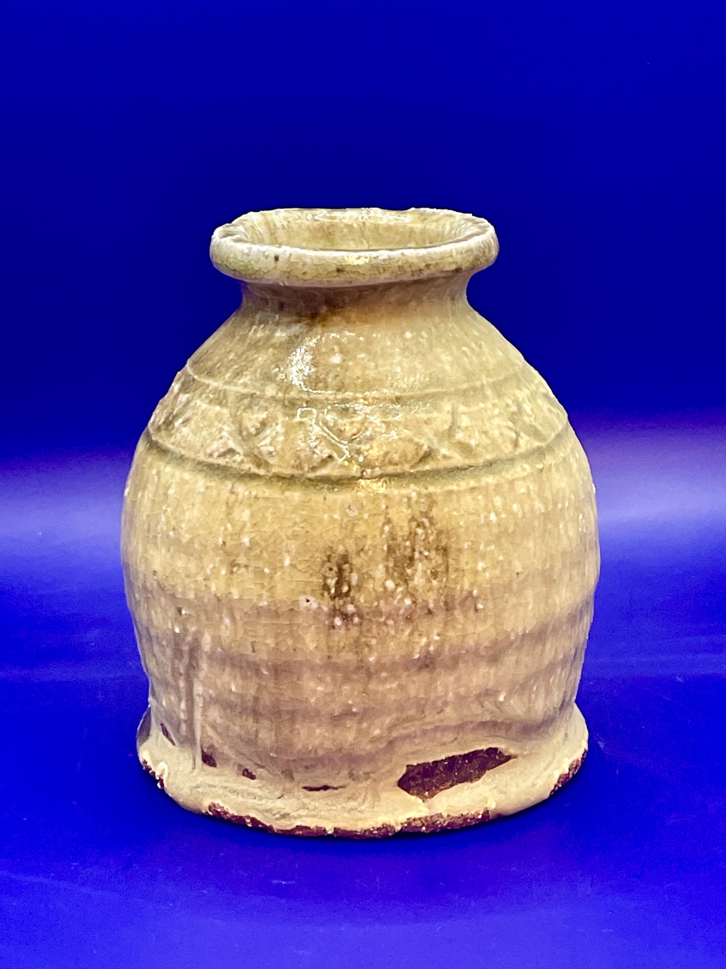 Tsubo-shaped hanaire flower vase, Shigaraki yaki, unglazed woodfired stoneware, feldspar inclusions, good ashing S017