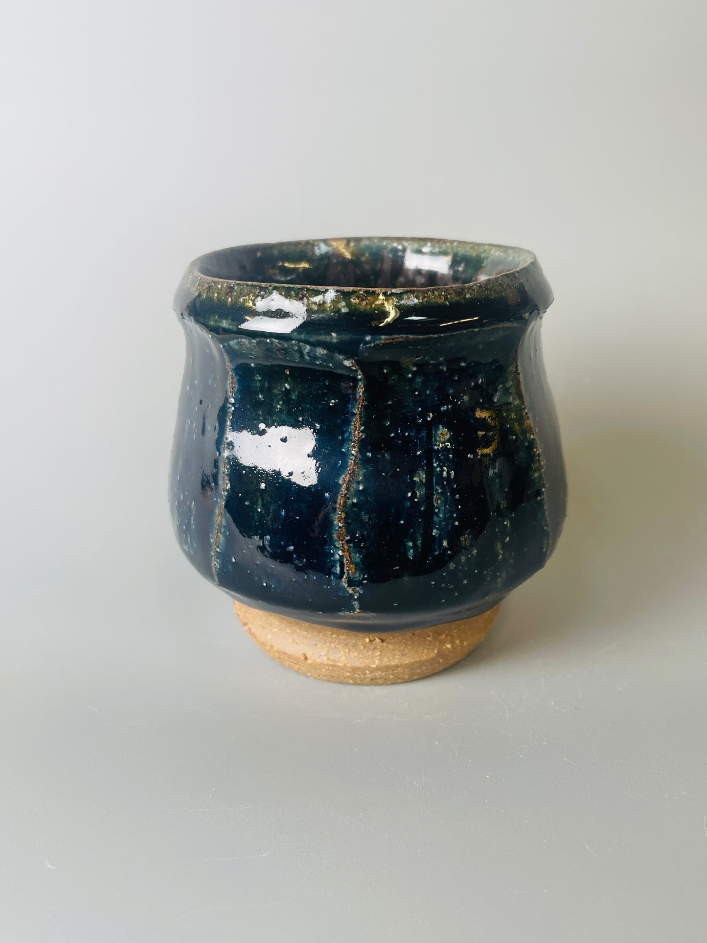 yunomi, faceted, blue ash, T1485