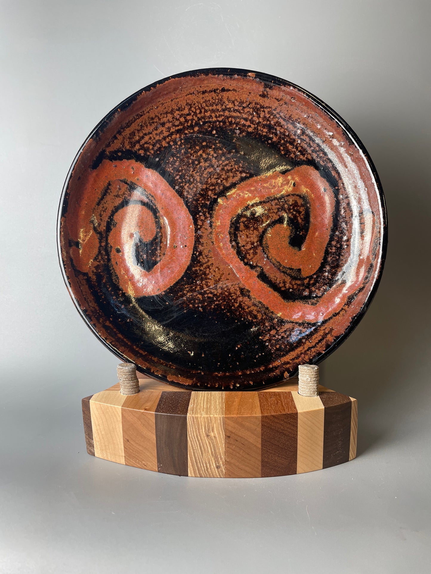 Medium plate, temmoku, kaki T1525