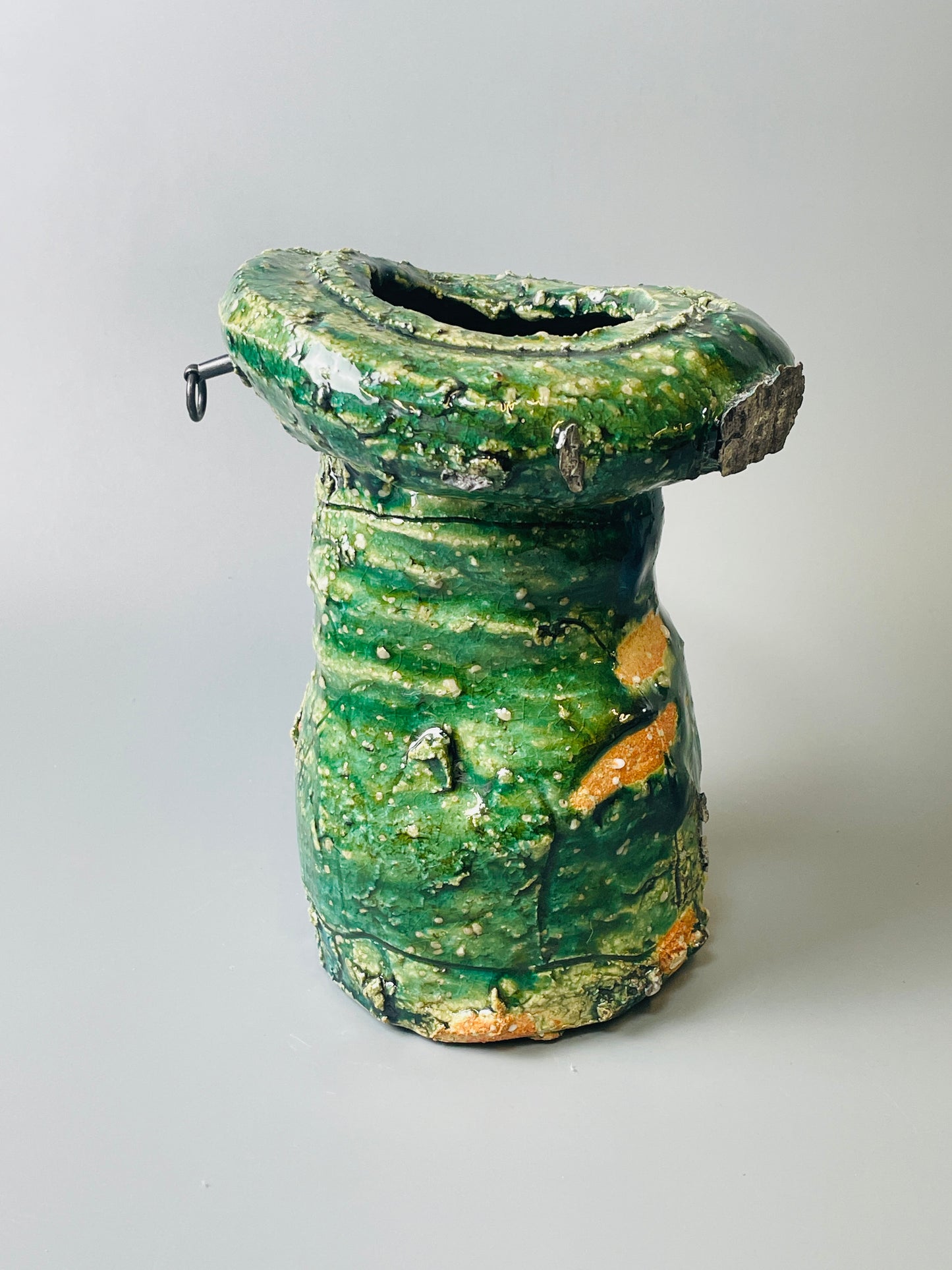 Shiga Oribe hanging kake hanaire, side fired, inclusion body, needle ash, personal marks for AA, A104