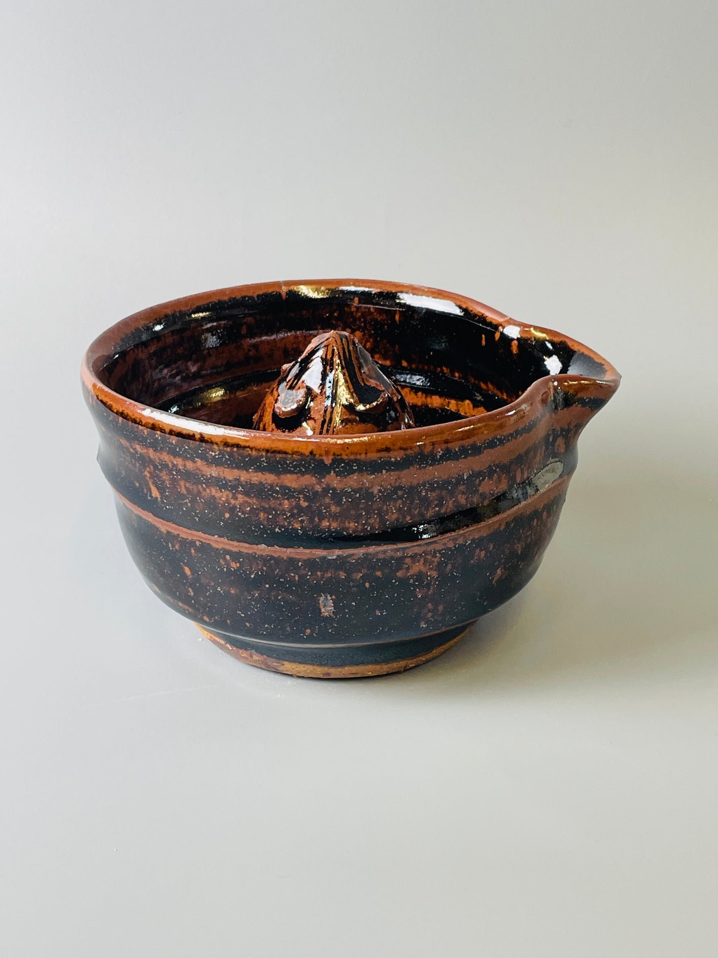 Citrus Juicer, temmoku, T881