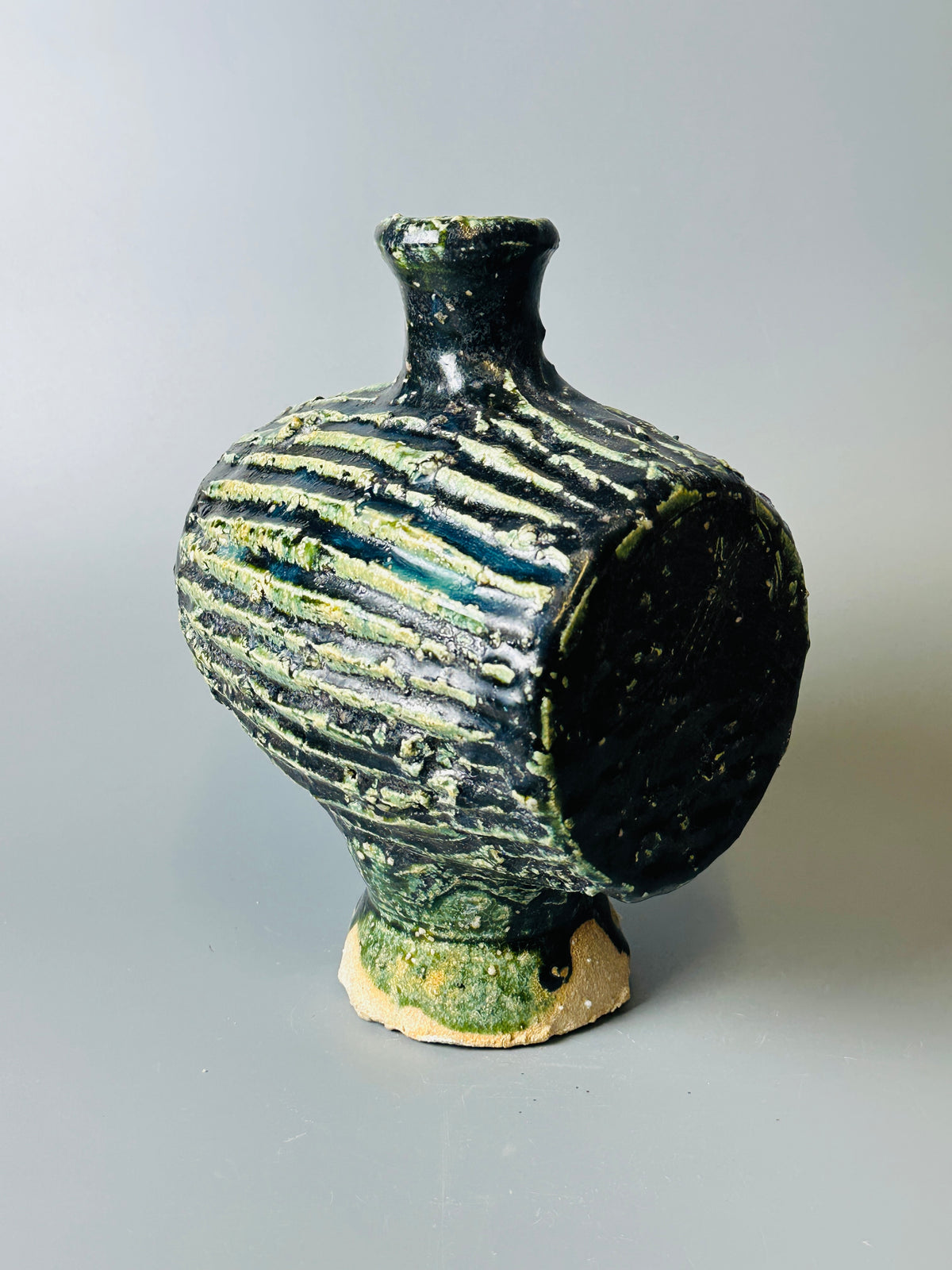 Shiga-Oribehanaire cocoon flower vase A346
