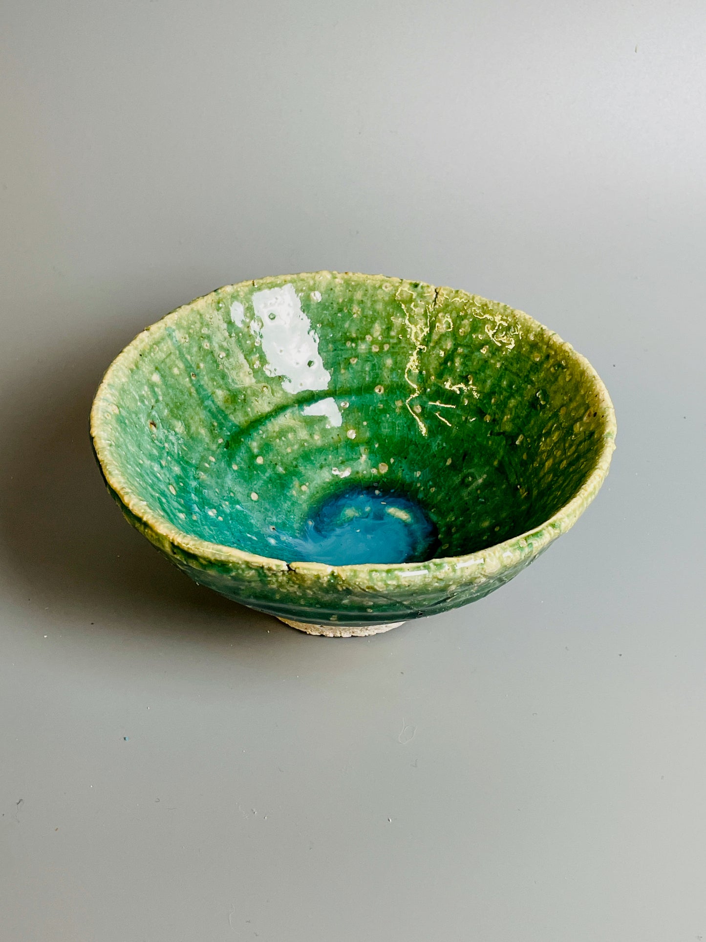 Aaron Angell for Troy Town, an oribe teabowl, feldspathic inclusions, A077