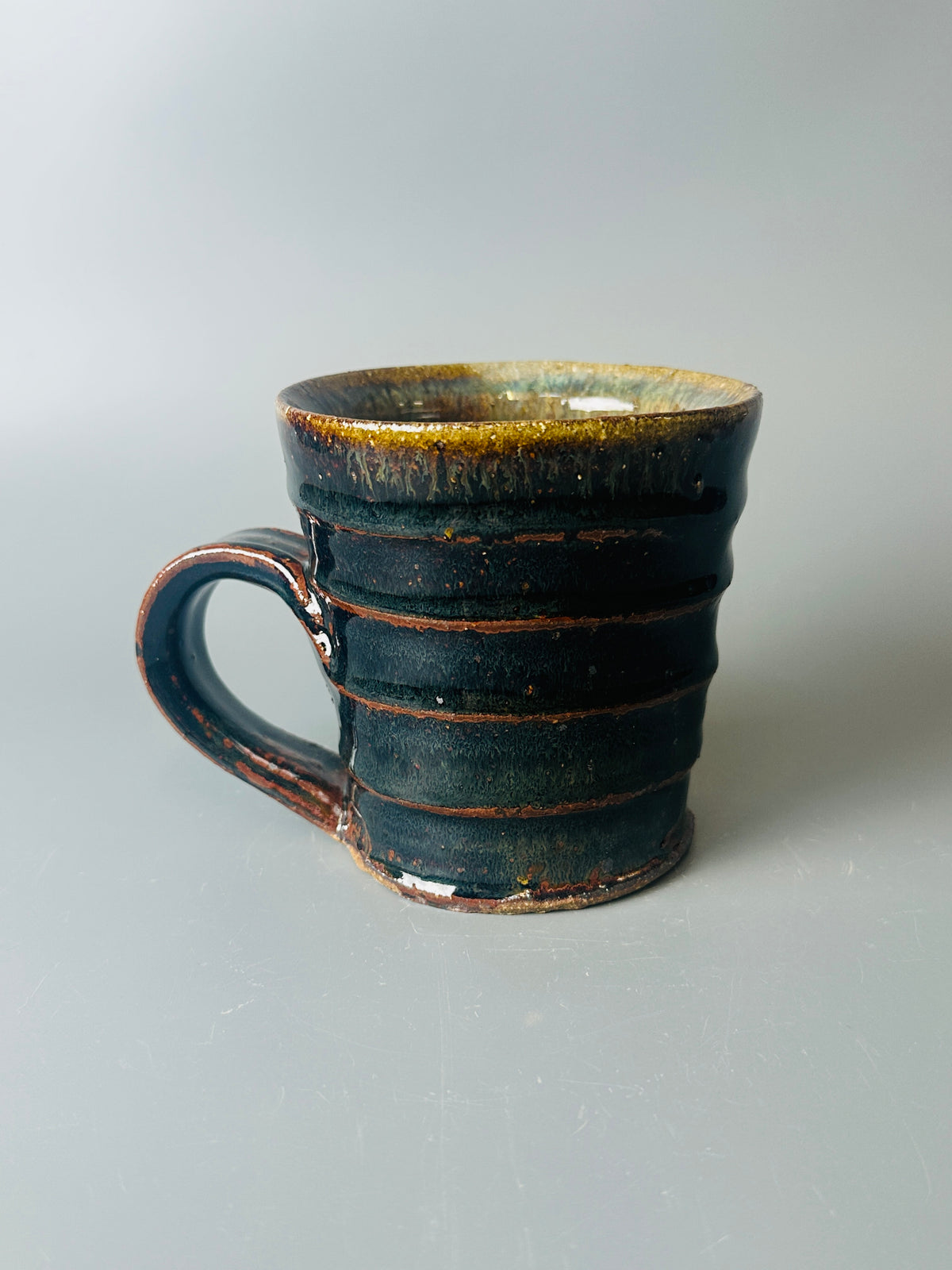 Mug, ridged, temmoku, ash T1621