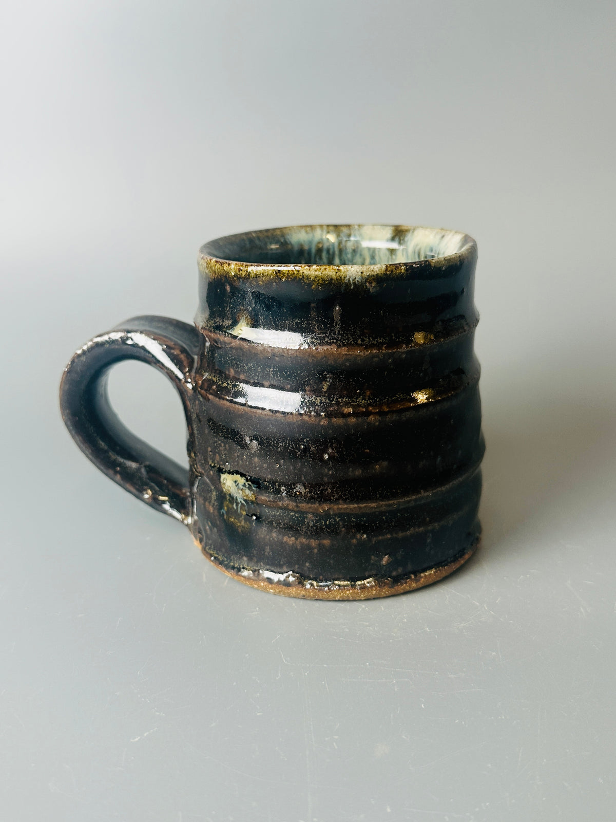 Mug, ridged, temmoku, nuka T1624