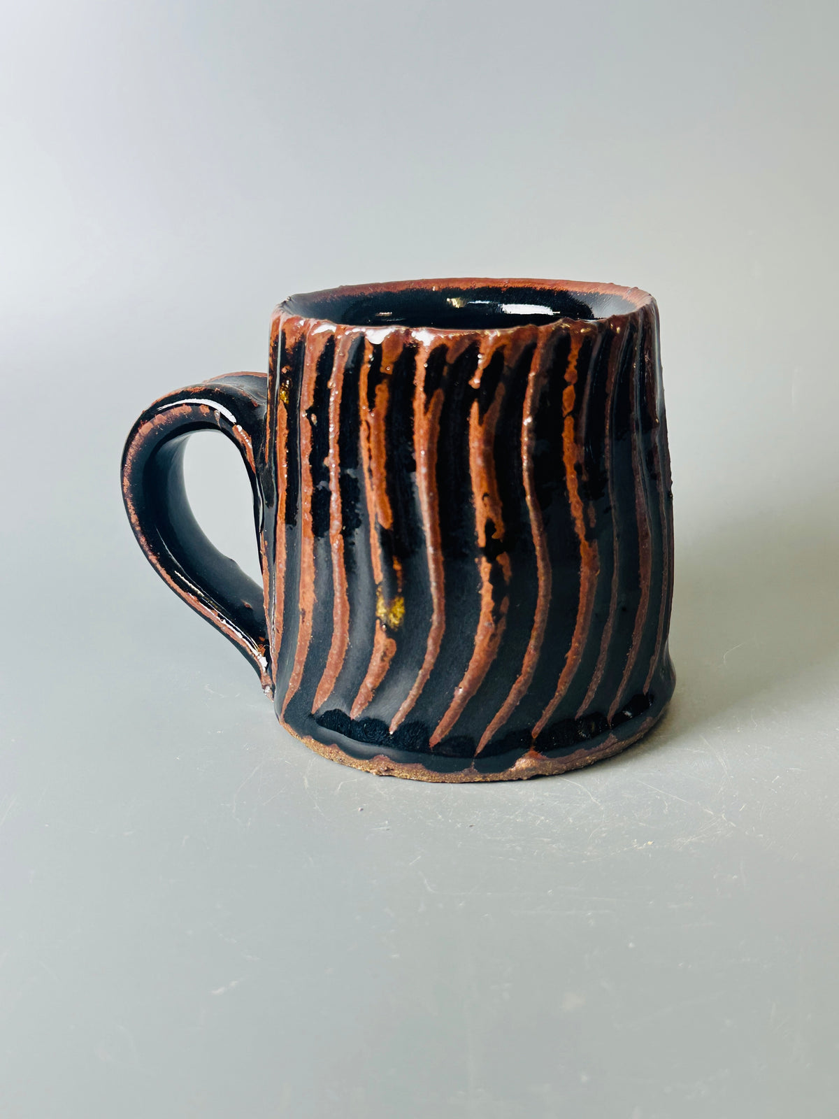 Mug, fluted, temmoku T1638
