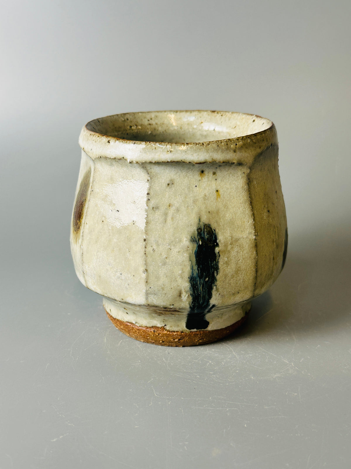 Yunomi, faceted, nuka, T1684