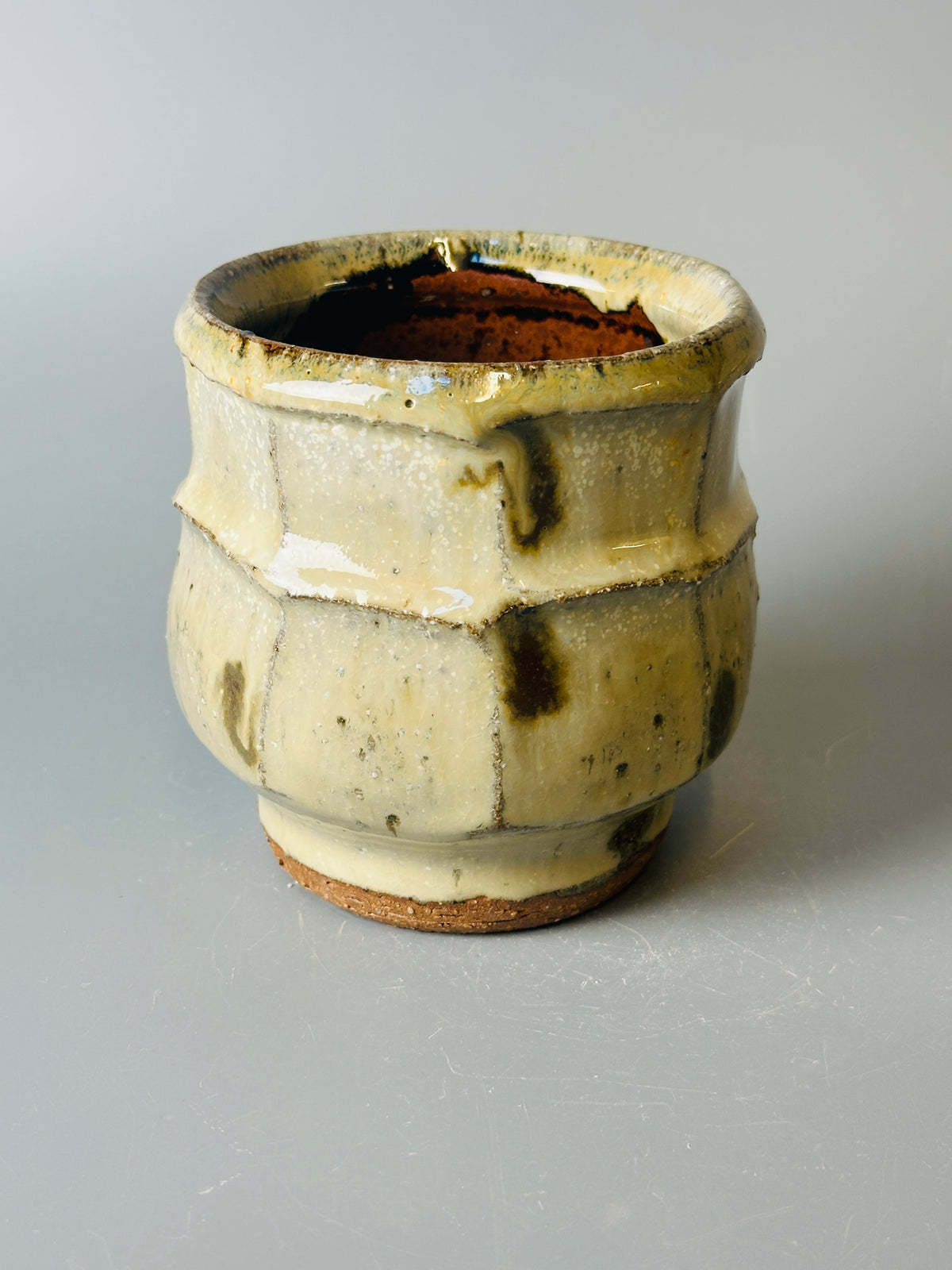 Yunomi, faceted, nuka, temmoku T1699