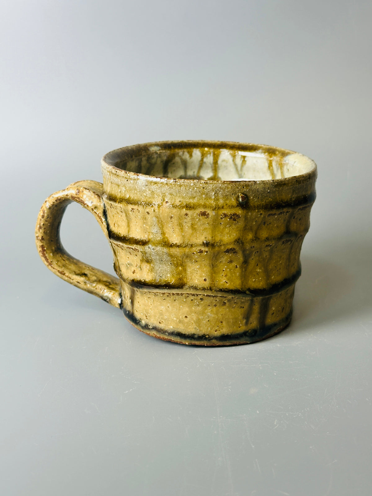 Mug, ridged, cherry ash T1719