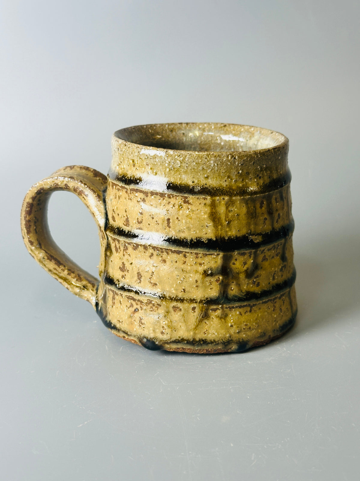 Mug, ridged, cherry ash T1723