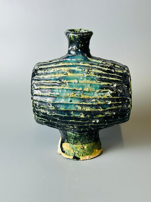 Shiga-Oribehanaire cocoon flower vase A346