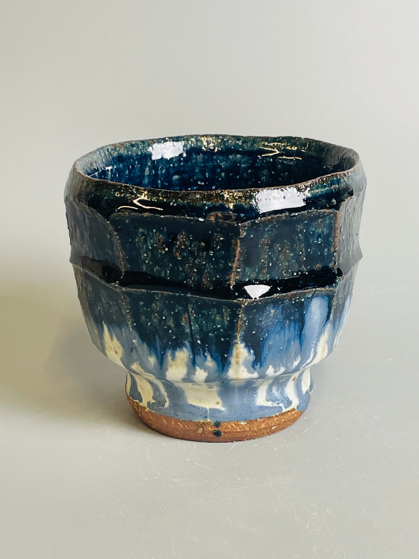 Yunomi, faceted, blue ash, nuka, T1048