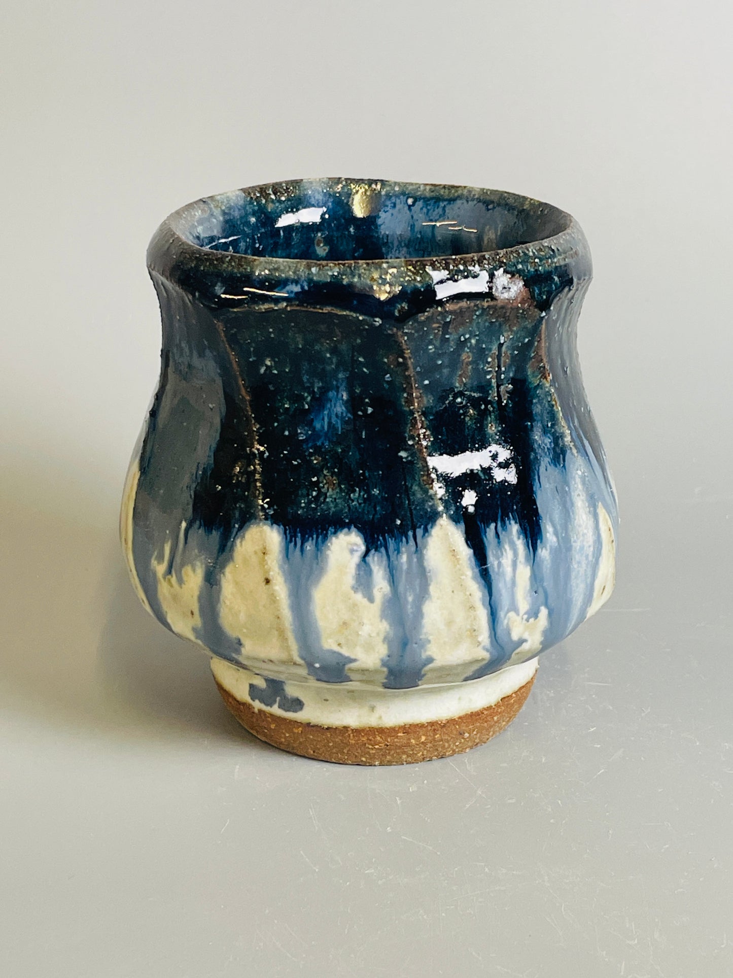 Yunomi, faceted, blue ash, nuka, T1058