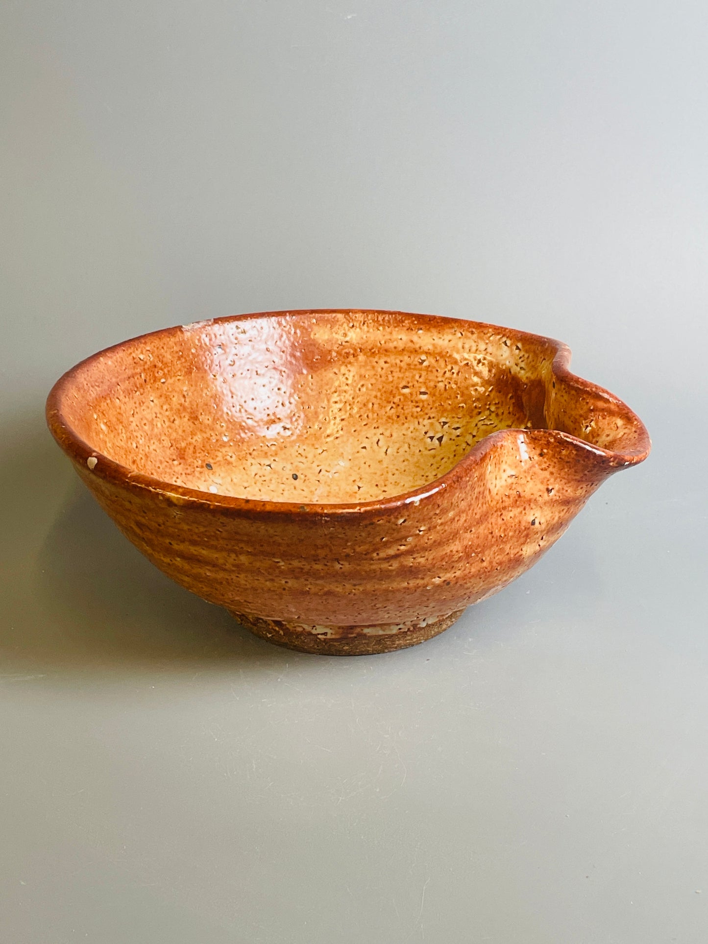 Pouring bowl, shino, T1305