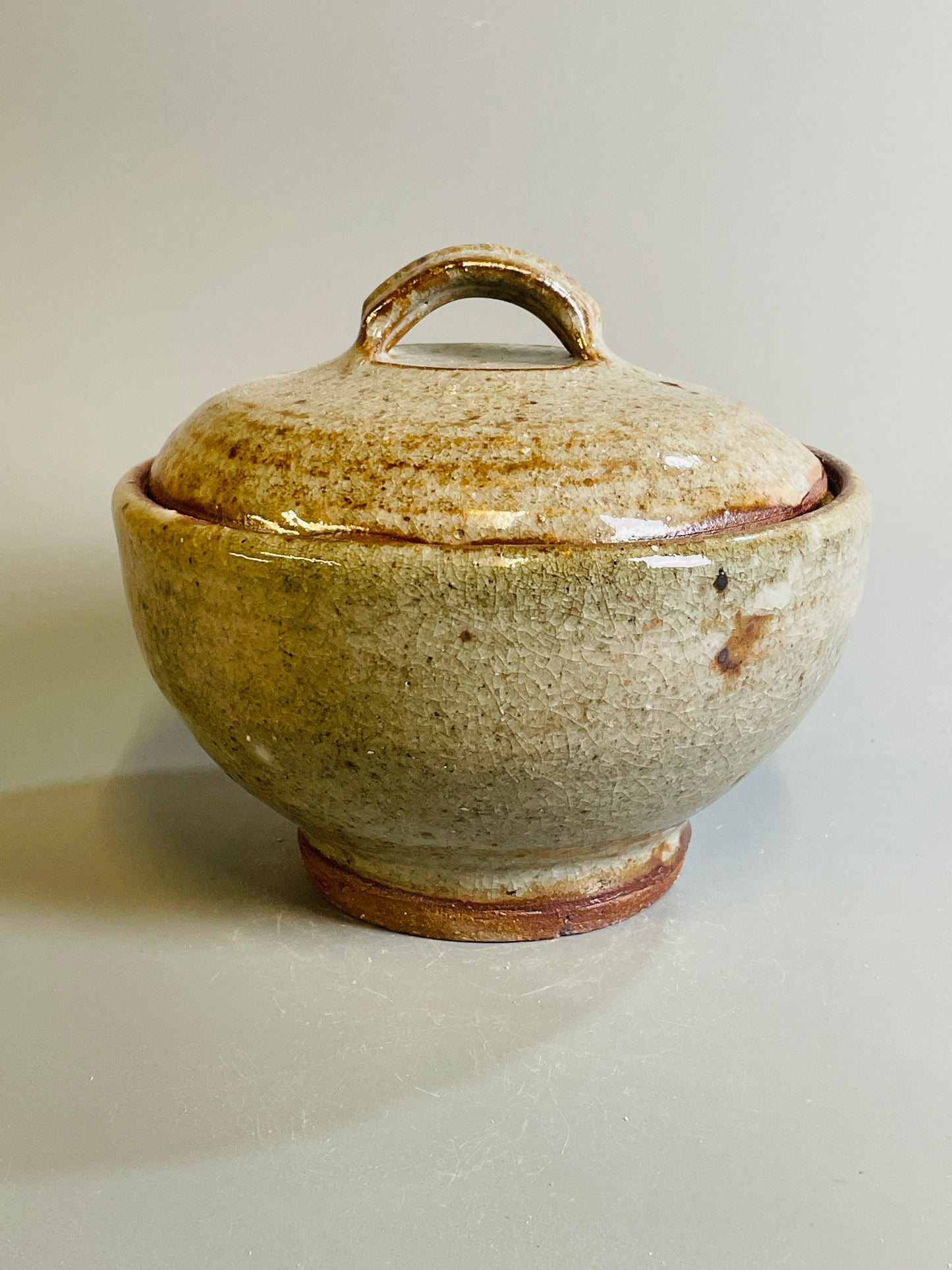 Bowl and cover, shino, T1325