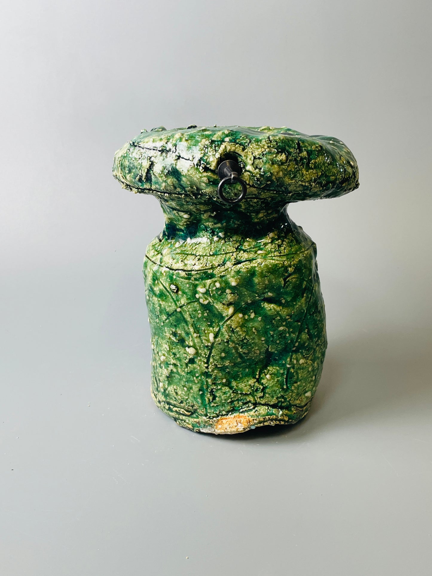 Shiga Oribe hanging kake hanaire, side fired, inclusion body, needle ash, personal marks for AA, A124