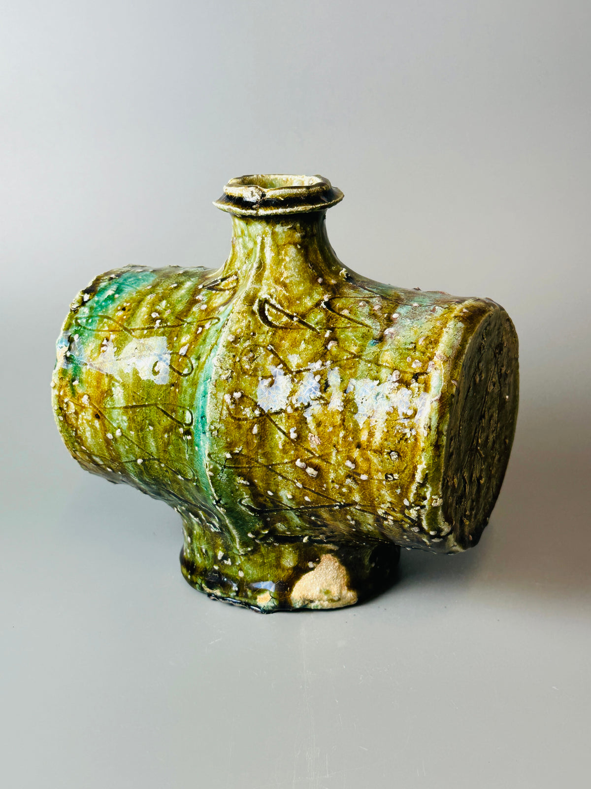 Shiga-Oribehanaire cocoon flower vase A345