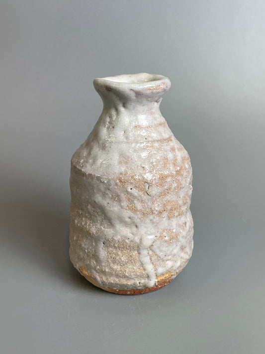 A hagi tokkuri or bud vase A155