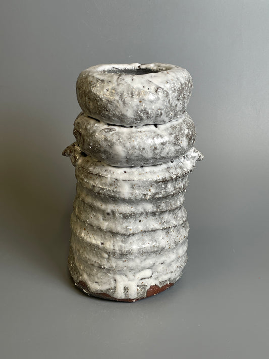 A Hagi hanaire flower vase A162