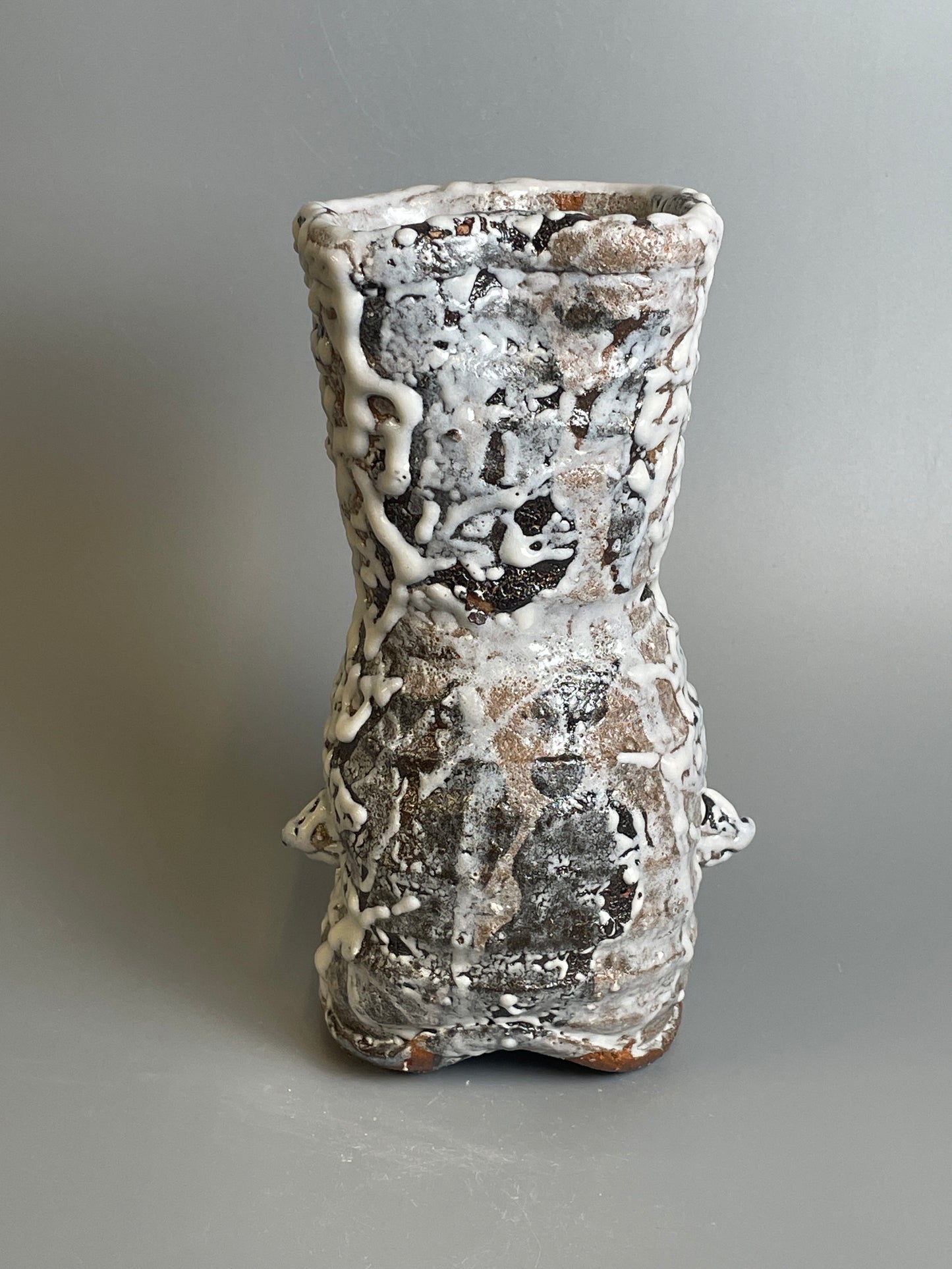 An Oni-Hagi hanaire flower vase A185