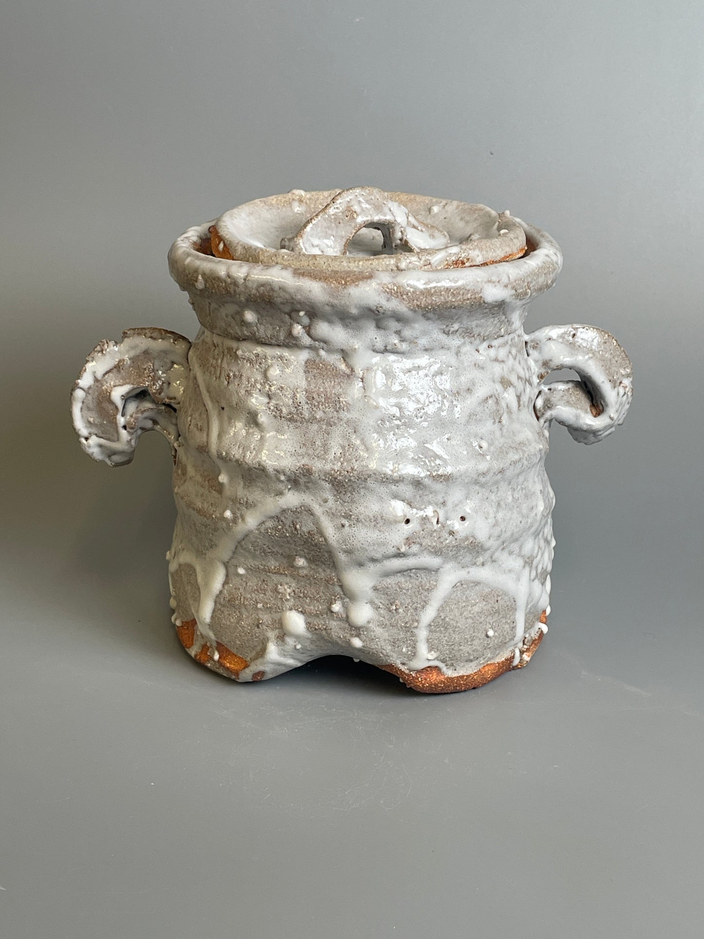 An Oni-Hagi small lidded jar A199