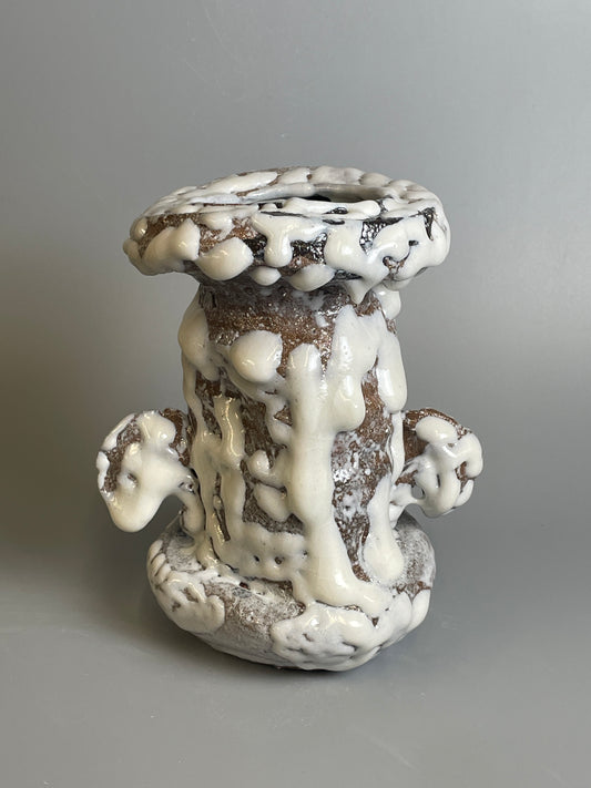 An Oni-Hagi hanaire flower vase A200