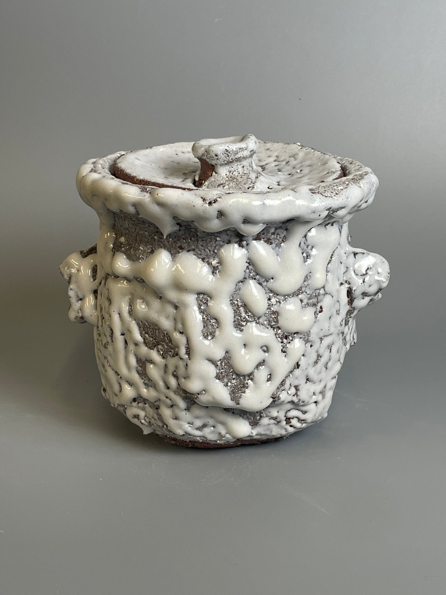 An Oni-Hagi small lidded jar A203