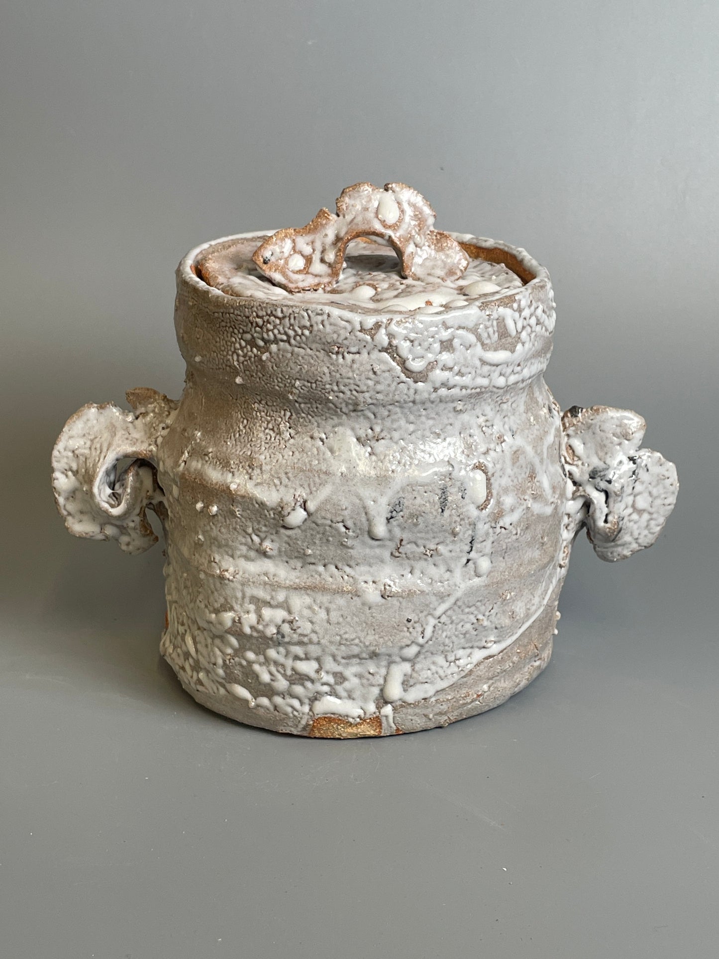 An Oni-Hagi small lidded jar A204