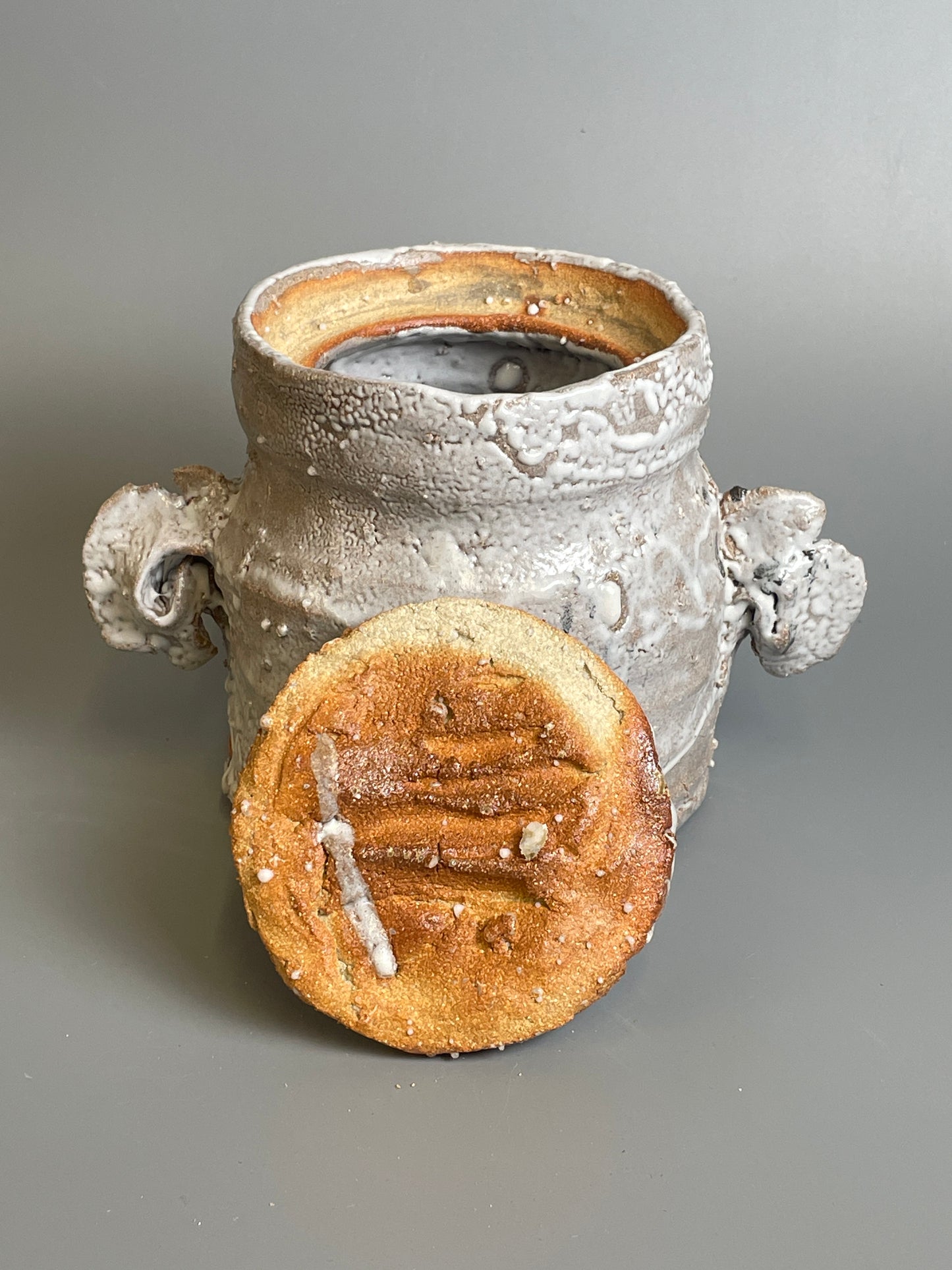 An Oni-Hagi small lidded jar A204