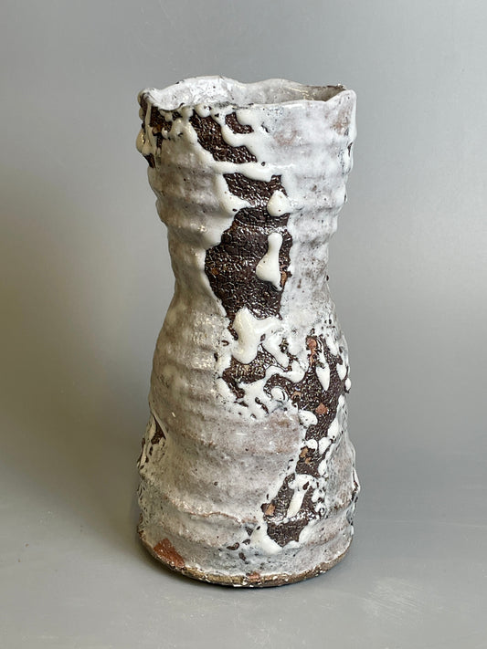 An Oni-Hagi hanaire flower vase A218