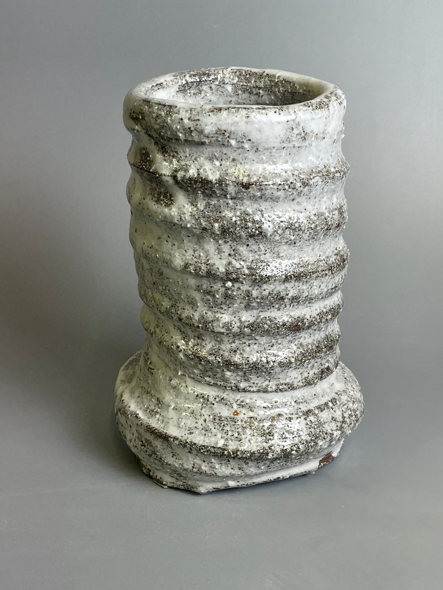 A Hagi hanaire flower vase A221