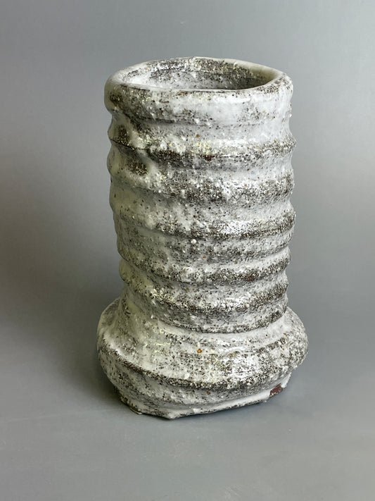 A Hagi hanaire flower vase A221