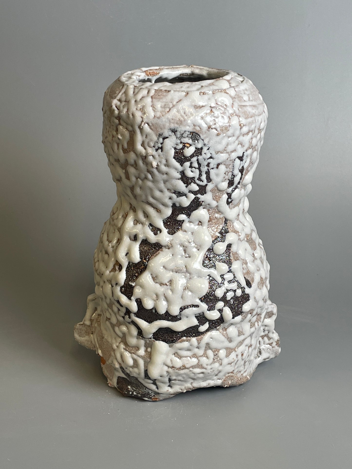 An Oni-Hagi hanging kake hanaire flower vase A237