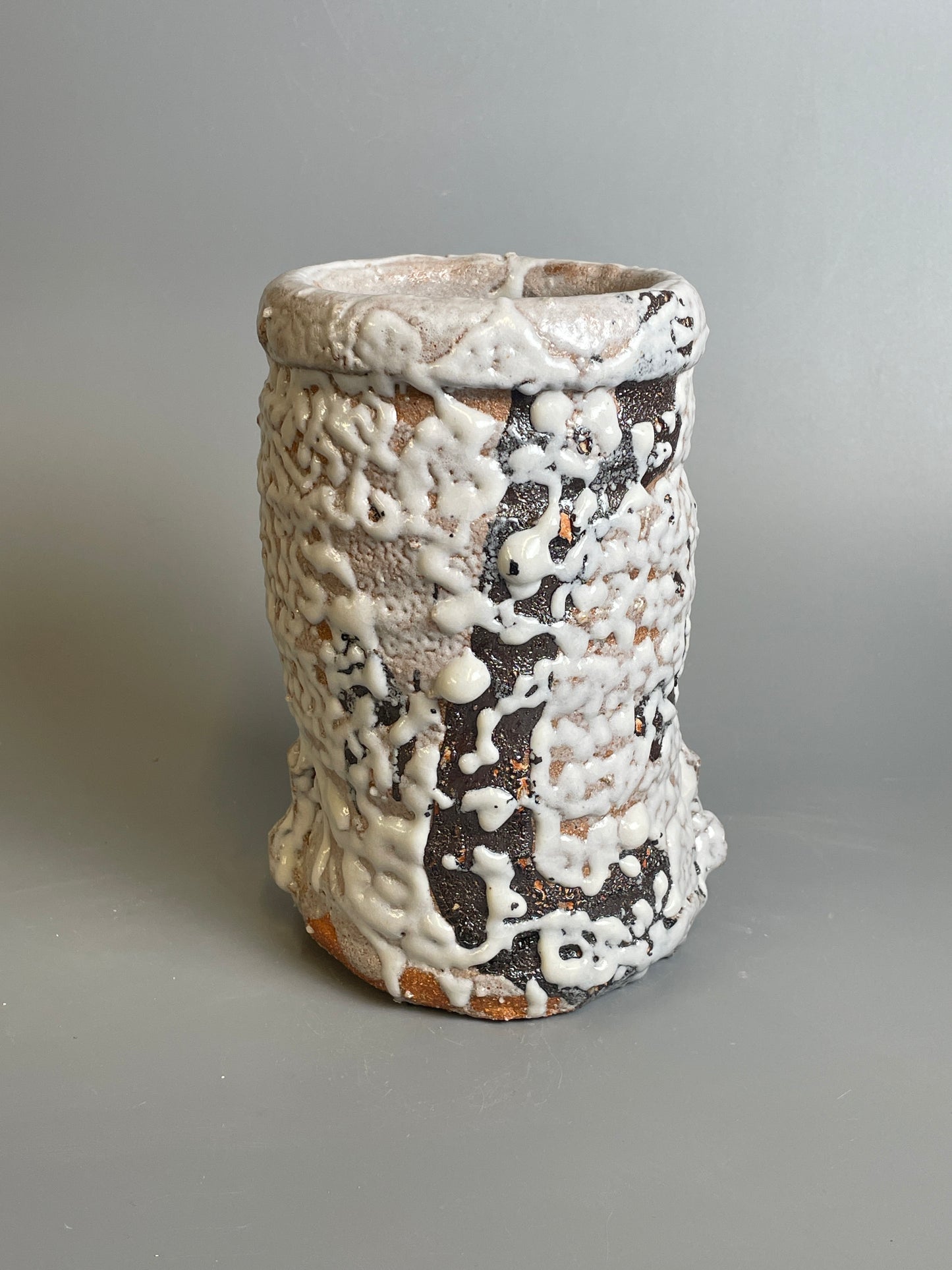 An Oni-Hagi hanging kake hanaire flower vase A243