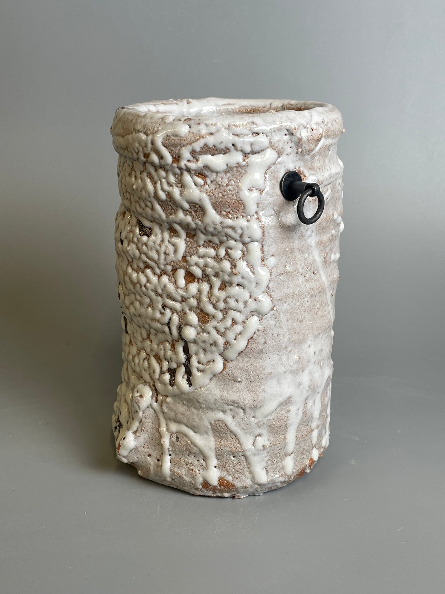 An Oni-Hagi hanging kake hanaire flower vase A243