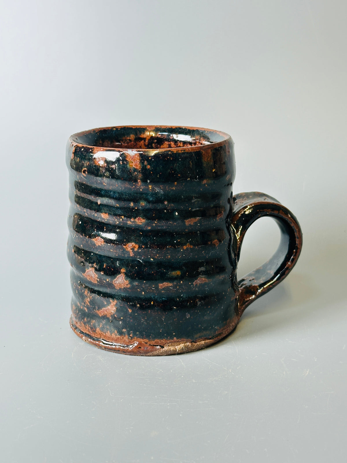 Mug, ridged, temmoku T1540