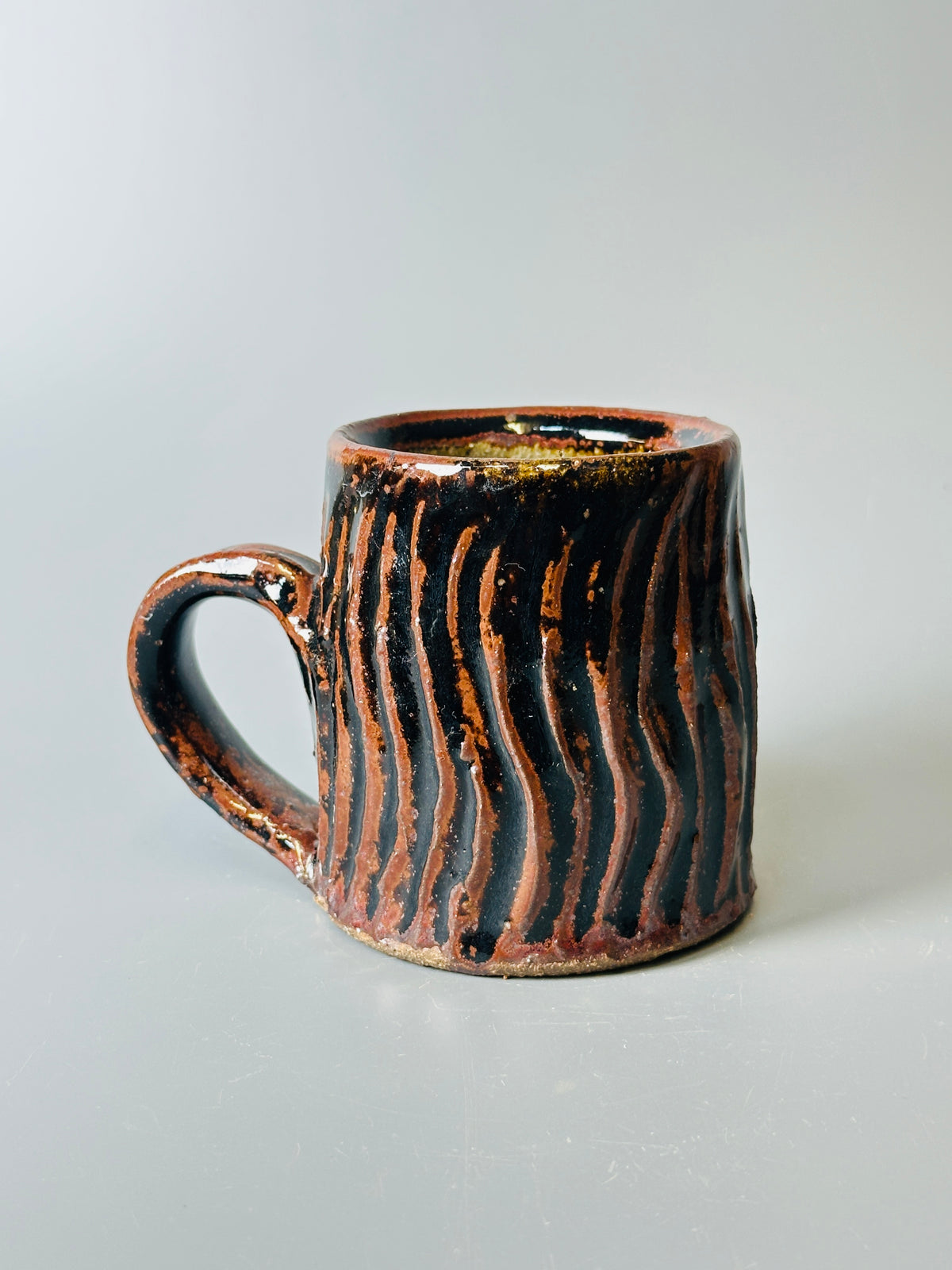 Mug, fluted, temmoku T1543