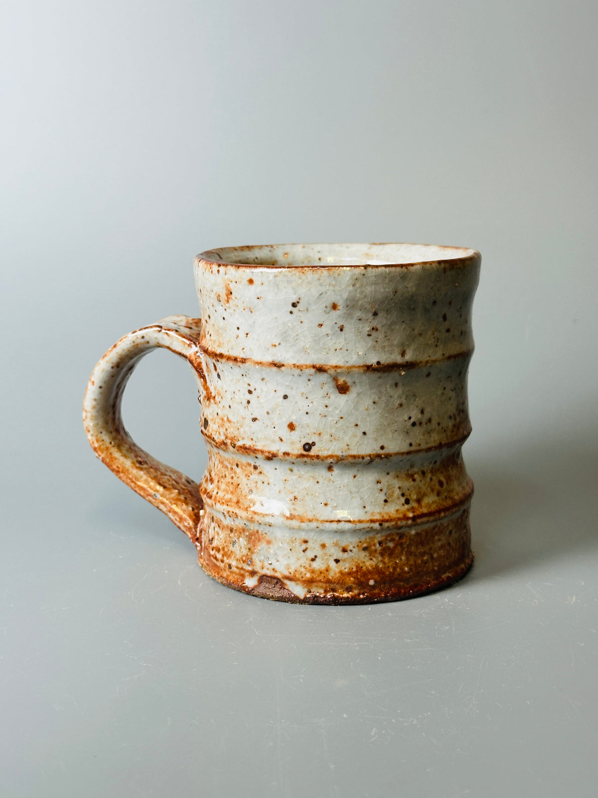 Mug, ridged, shino T1544