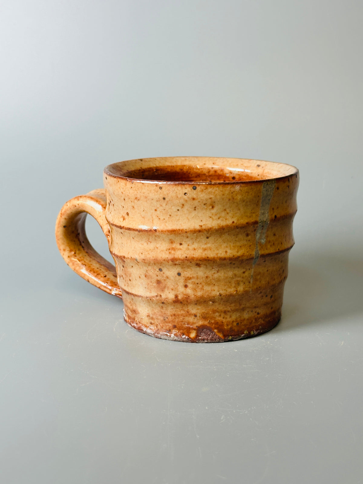 Mug, ridged, shino T1545