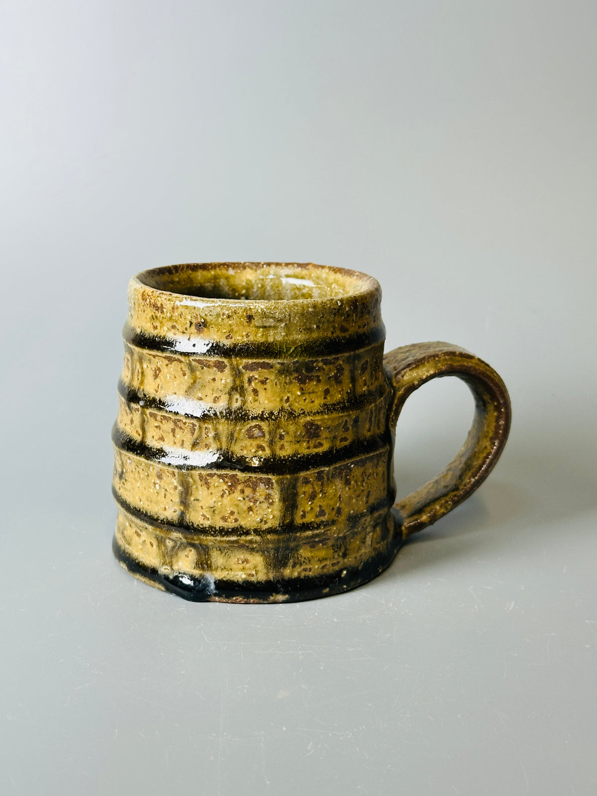 Mug, ridged, cherry ash T1546