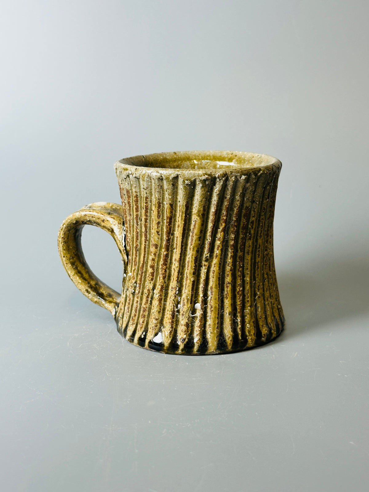 Mug, fluted, cherry ash T1547