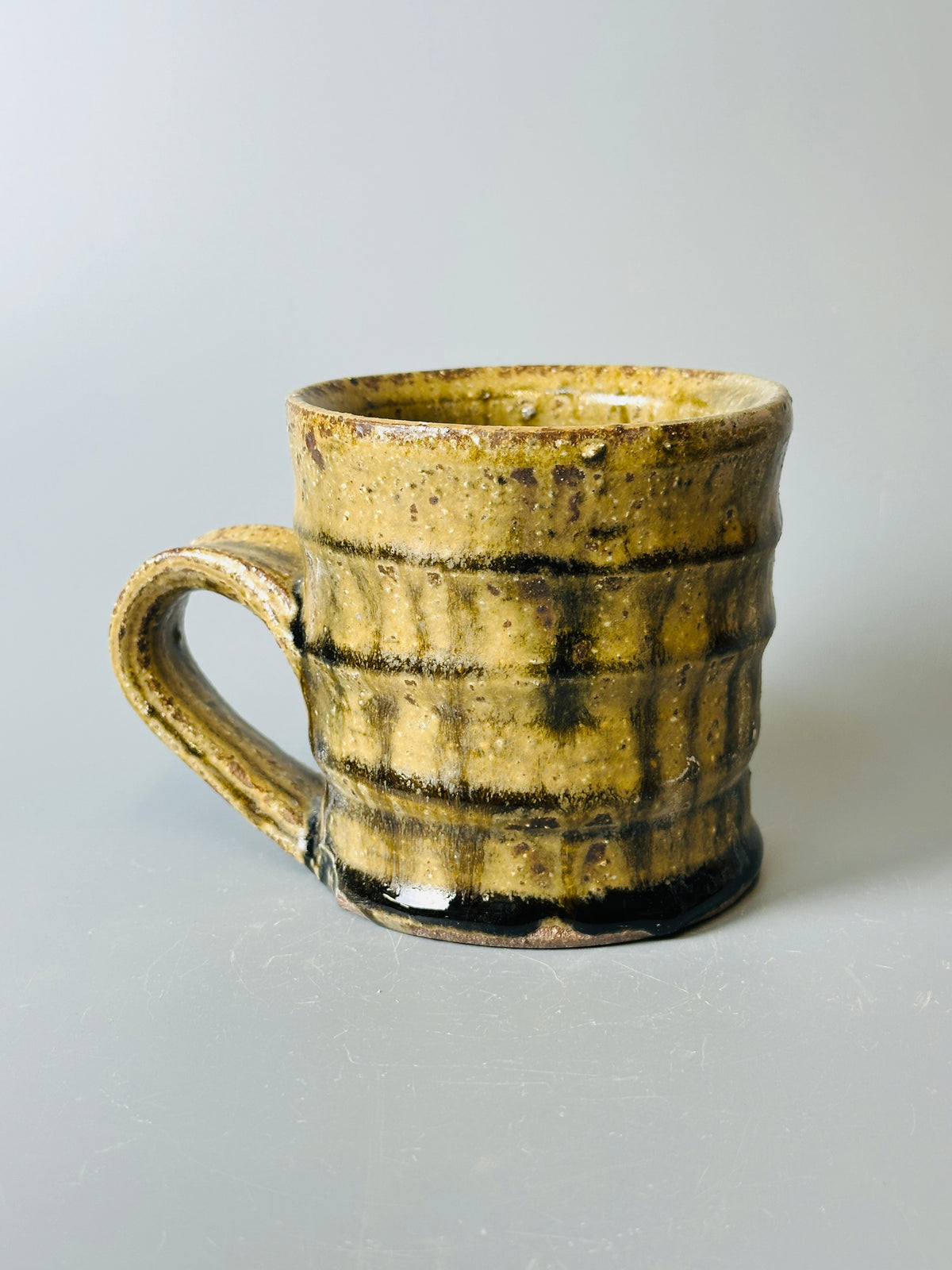 Mug, ridged, cherry ash T1548