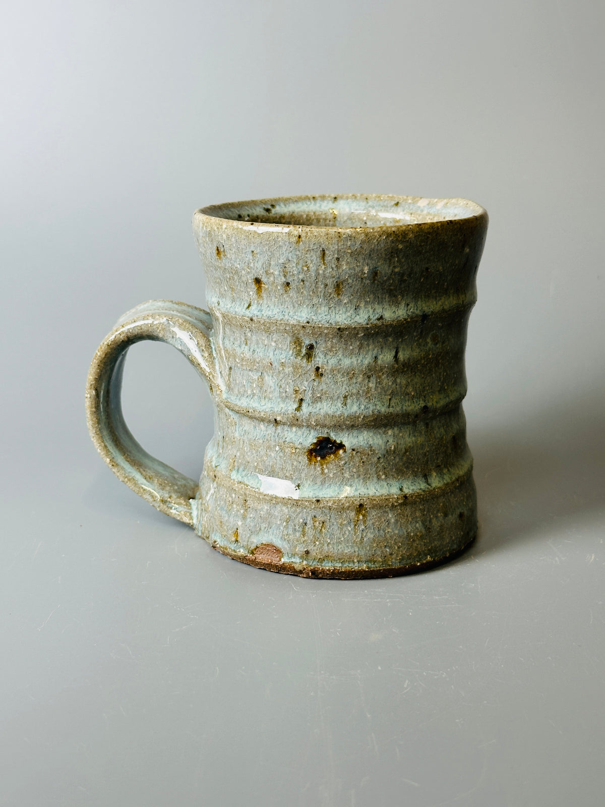 Mug, ridged, jun, T1549