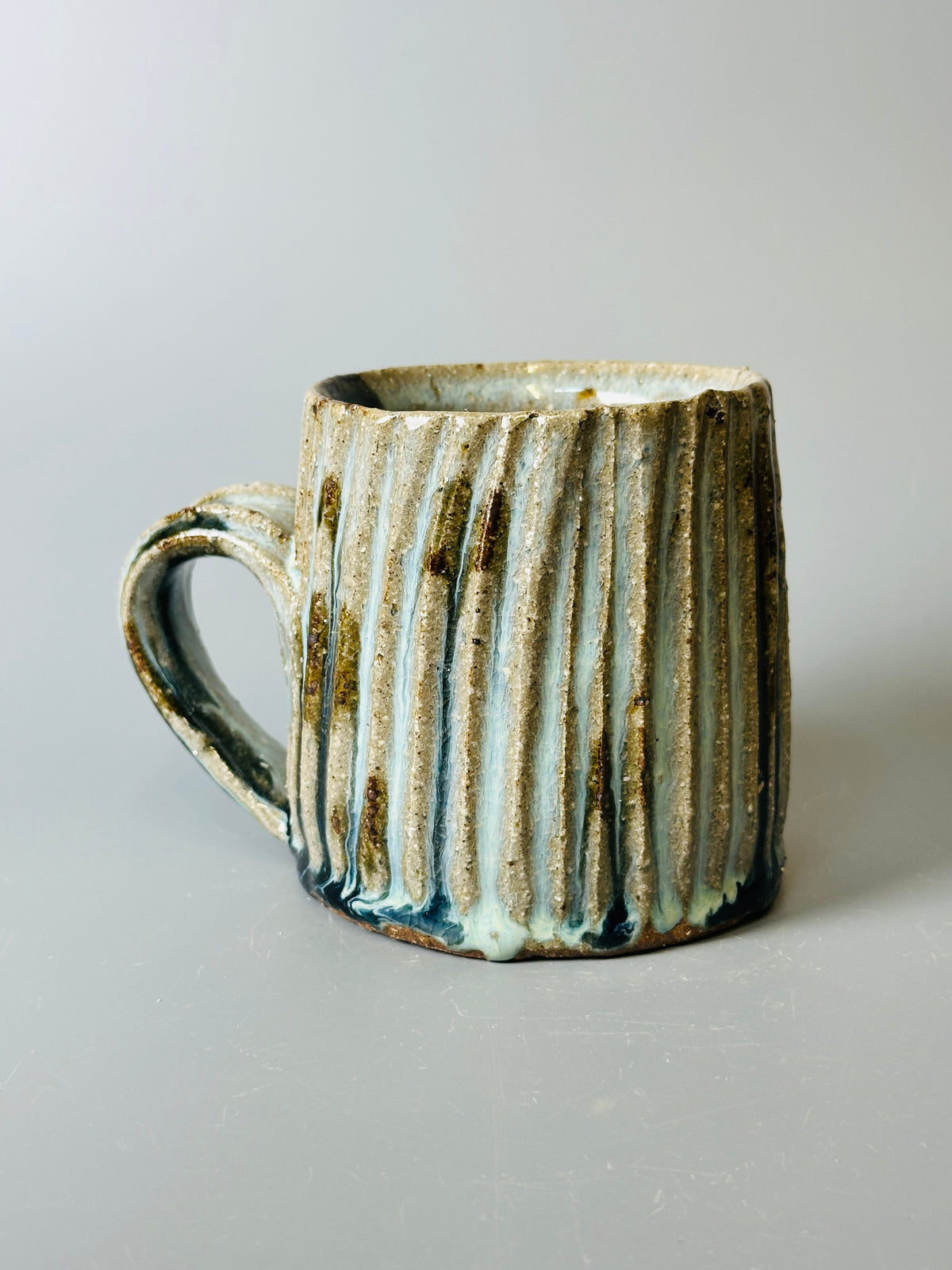 Mug, fluted, jun, T1553