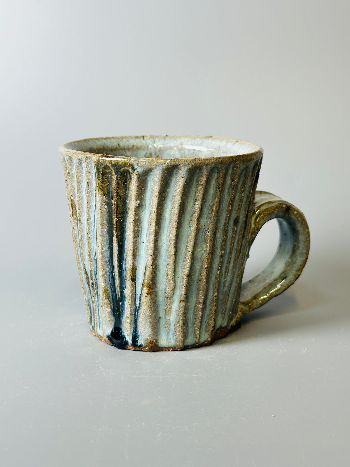 Mug, fluted, jun, T1555