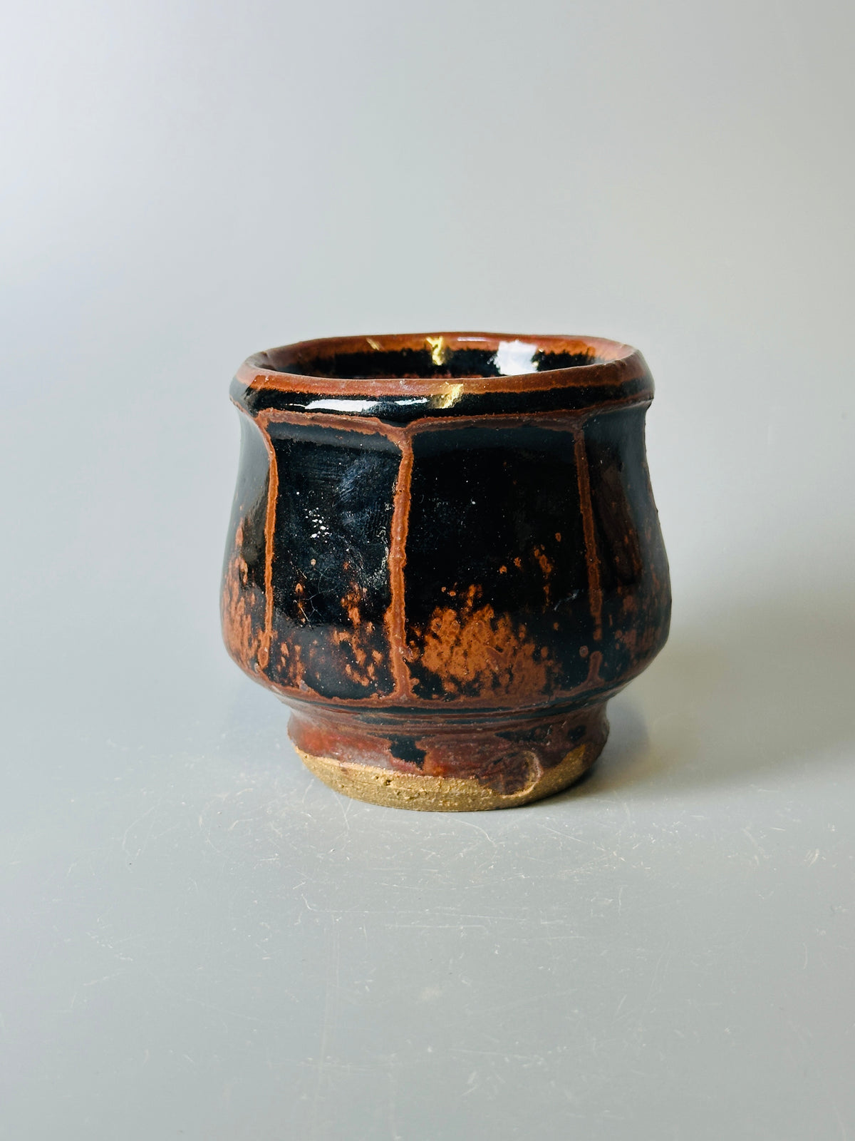 Yunomi, faceted, temmoku T1568