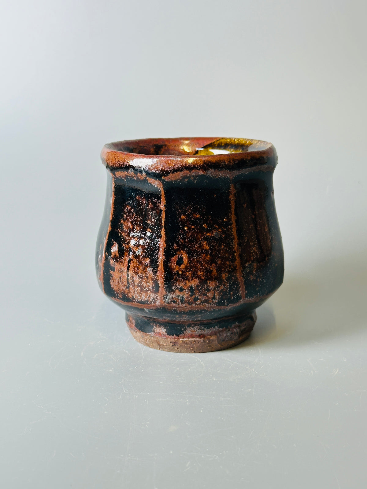 Yunomi, faceted, temmoku T1570