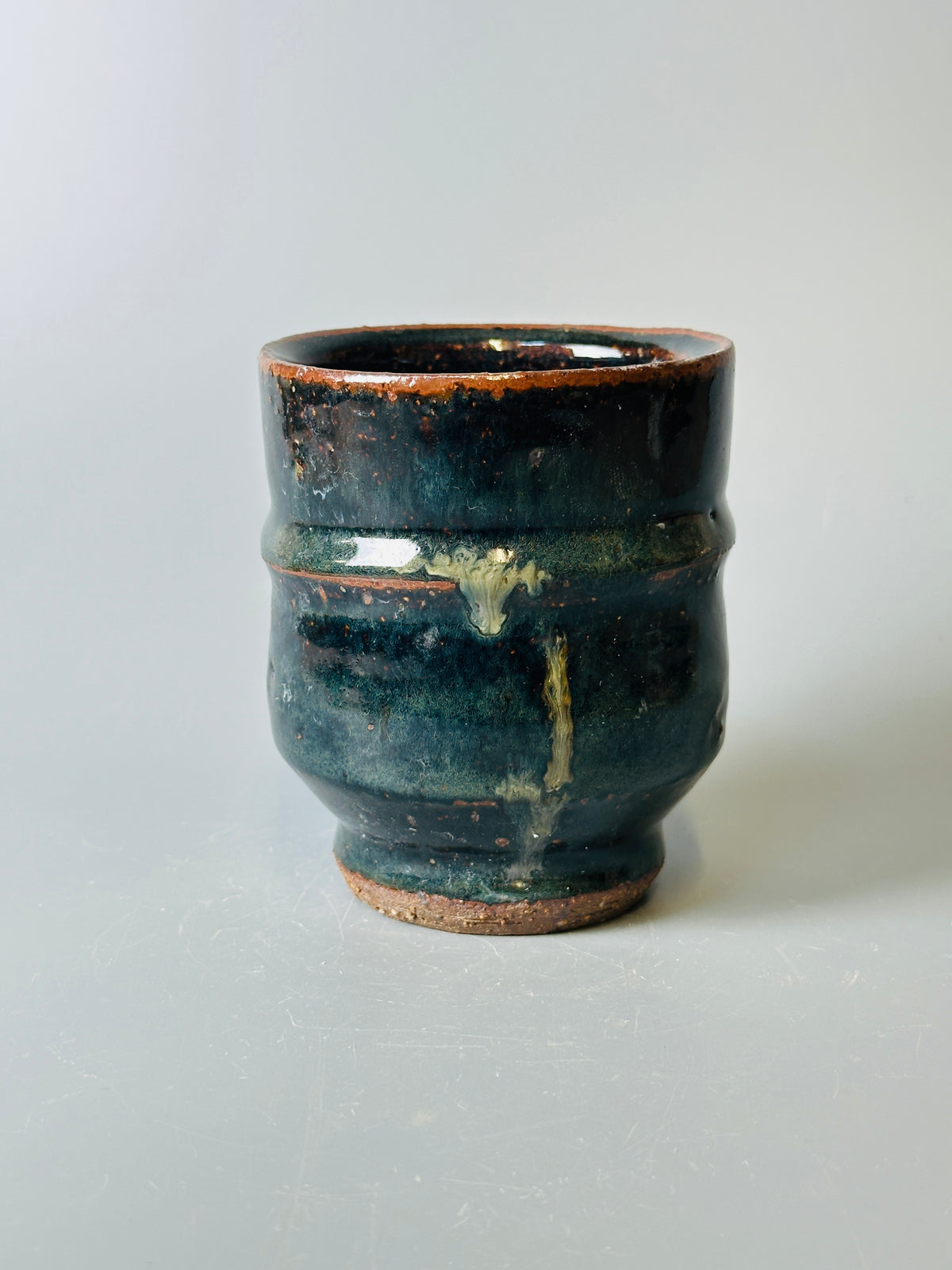 Yunomi, ridged, temmoku T1571