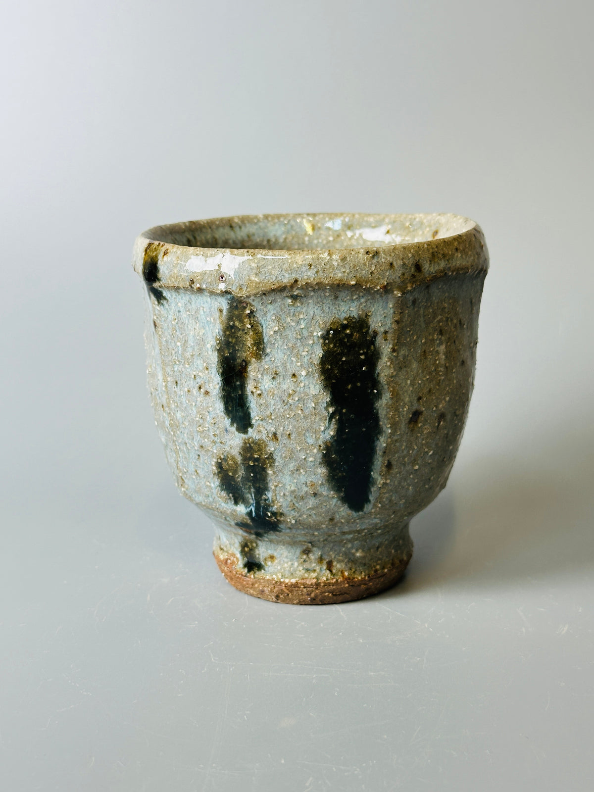 Yunomi, faceted, nuka, T1582