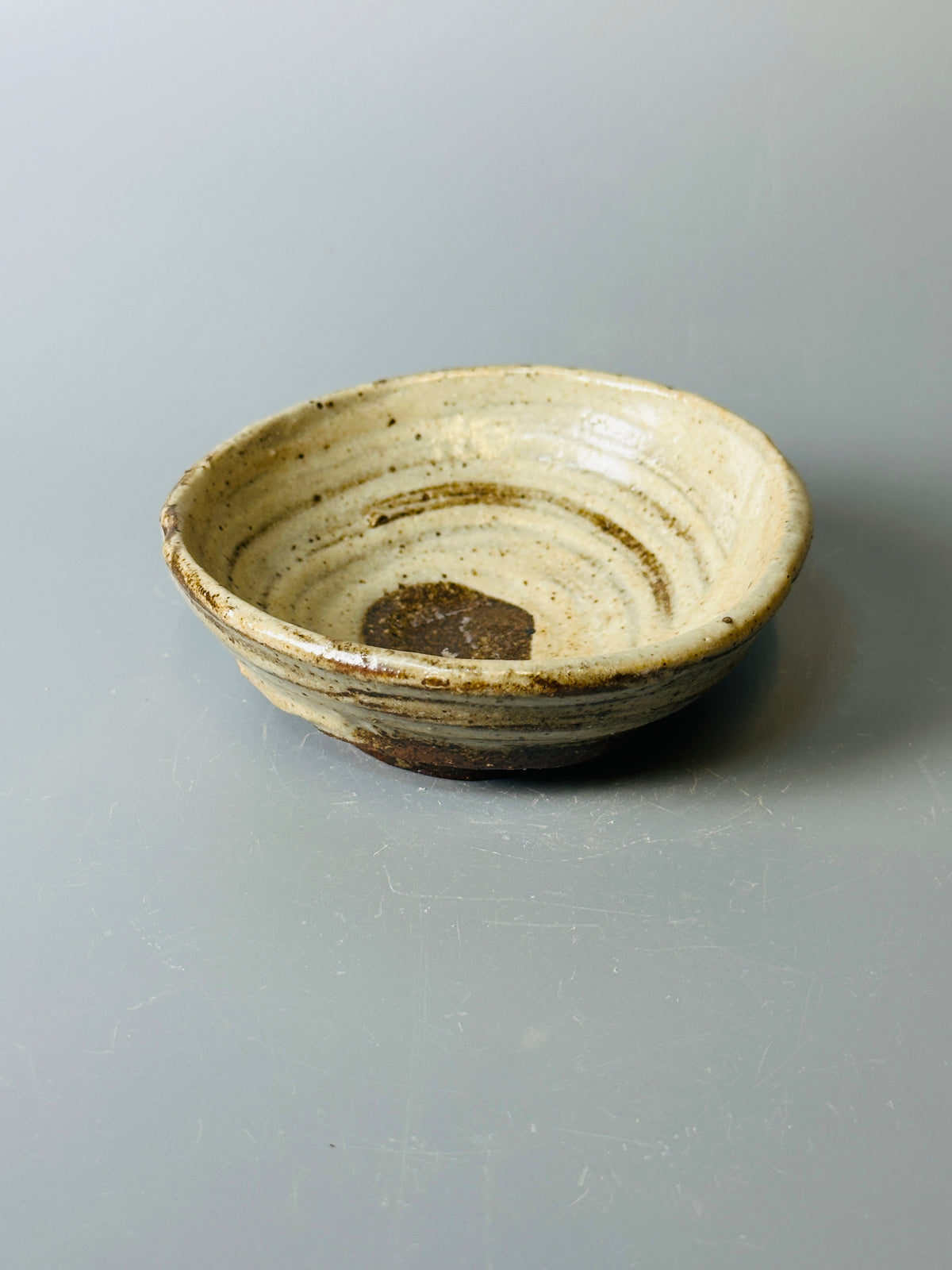 Very small bowl, hakeme, ash T1602